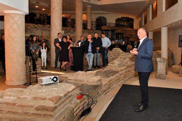 Ролф-Юрген Заерле, изпълнителен директор на "Силвър Стар", представителя на Mercedes в България